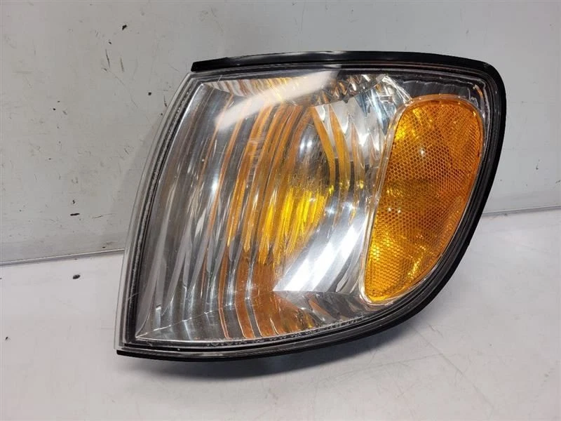 Señal de giro izquierda para conductores Toyota Sienna 2001-03 - montado en guardabarros  Foto 1 de 4