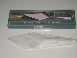 Nuevo en caja servidor de pasteles plateado International Silver Company 11-1/4" No.99110697 - Imagen 1 de 1