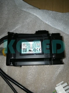 1 Stück NEU Yaskawa Servomotor SGMJV-04A3M61 SGMJV04A3M61 #KO - Bild 1 von 2