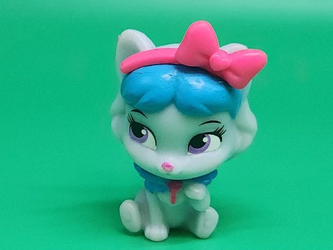 Disney Junior Palace Pets Cat Whisker Haven Honeycake Toy Figure Super Bright Cover
