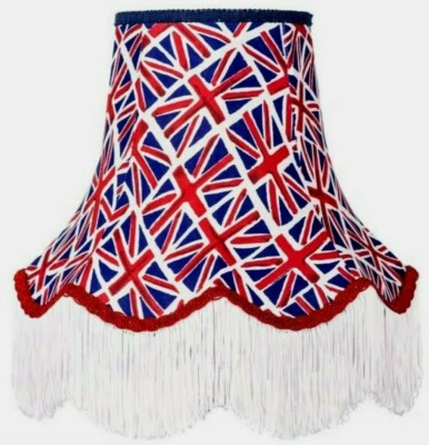 Pantallas de lámpara Union Jack, ideales para combinar cojines, cortinas y cortinas Union Jack. Foto 1 de 4