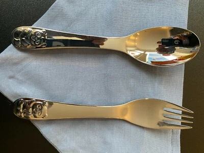 Kinderbesteck Edelstahl "Kleiner Panda", 2 Teilig mit Bio-Dreieckstuch - Bild 1 von 3