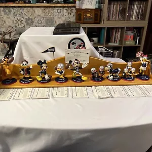 Juego completo de figuras Danbury como nuevas de Disney NFL New England Patriots con estante de exhibición - Imagen 1 de 24