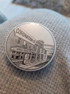 Insignia vintage de Coronation Street - Imagen 1 de 2