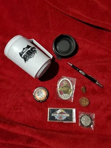 Harley Davidson Grupo de Propietarios Lote CERDO Pins Adorno Placa Taza Pluma - Imagen 1 de 1