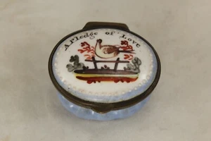 Antique 18th C Bilston Enamel 1¼" Patch Box "A Pledge of Love" - Picture 1 of 9