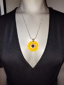 Acrylic Sunflower Pendant Necklace With Rhinestones