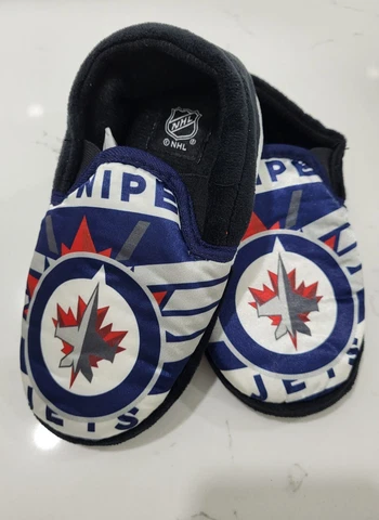 NWT NHL Boys 11-12 Winnipeg Jets Slip-On Slipper Cover