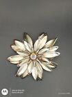 exquisite vintage flower brooch With Rhinestone In Excellent Condition 7cm
