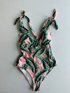 Cupshe Palm Print One-Piece Swimsuit - Size Medium - New with Tags - Picture 1 of 6