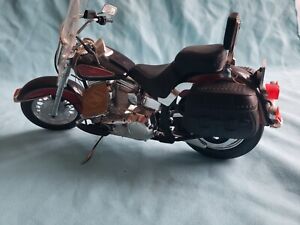 MOTO HARLEY-DAVIDSON CUSTOM CLASSIC rouge 1/10 GUILOY moto