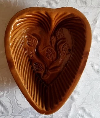 alte Keramik Puddingform,Brotform,Herz Braun lassiert 23 cm zum aufhängen  - Bild 1 von 4