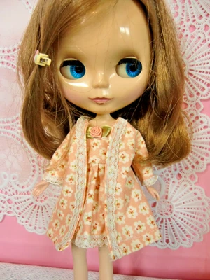 Camisón y bata con flores de melocotón ropa muñeca Blythe/Skipper Foto 1 de 2