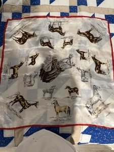 Sciarpa vintage raso razze di cavalli bianco rosso bordo quadrato 28" - Foto 1 di 10