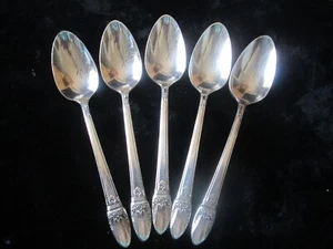 5 ~~ 1847 Rogers Bros IS First Love Silverplate Flatware Teaspoons - Picture 1 of 3