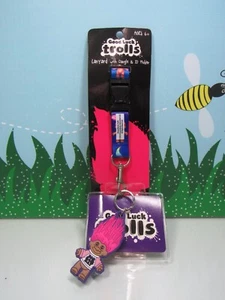 DREAMWORKS TROLLS WORLD TOUR Cordino Porta ID - 3" Hasbro Troll - NUOVO SU CARTONCINO - Foto 1 di 8