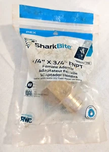 3/4 Zoll Sharkbite Style Push Fit x 3/4 Zoll FNPT Buchse Adapter PushN'Connect 818273 - Bild 1 von 4