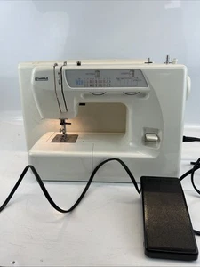 Máquina de Coser Kenmore Modelo 385.12318990 Con Pedal y Cubierta - Imagen 1 de 12