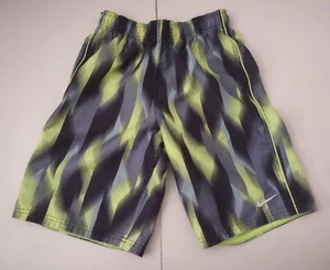 Costume da bagno L 11-13 ragazzo Nike verde fluo grigio nero Geo 100% poliestere grande usato in ottime condizioni - Foto 1 di 4