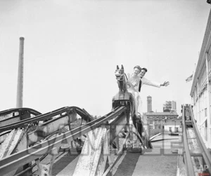 Foto 8x10 The Steeple Chase, Coney Island, parque de atracciones de Nueva York, fue construido en 1897 - Imagen 1 de 1