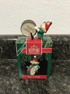Adorno de Navidad Hallmark Keepsake - ¡Escucha! It's Herald - 1990 (LC-13-2) - Imagen 1 de 7