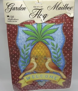 Buzón de bienvenida jardín de piña bandera 12x16" reflejos de seda O'Bryant de hoja perenne - Imagen 1 de 5