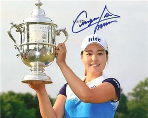 CHUN IN-GEE NACHDRUCK SIGNED 8X10 FOTO HANDSIGNIERT WEIHNACHTEN MANN HÖHLE GESCHENK GOLF - Bild 1 von 1