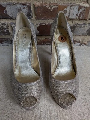 Zapatos de salón Michael Kors Erika plataforma punta abierta tacón arena brillante talla 8 formales  Foto 1 de 4
