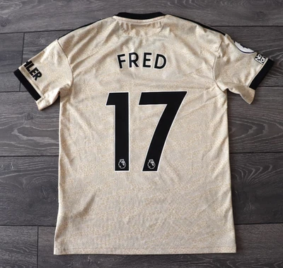 CAMISETA DE FUTBOL HOMBRE PEQUEÑA MANCHESTER UNITED VISITANTE 2019-2020 CAMISETA #17 FRED GOLD Foto 1 de 4