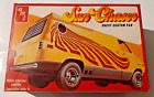 VINTAGE AMT Sun Chaser Chevy Custom Van 1:25 Model Kit #T402
