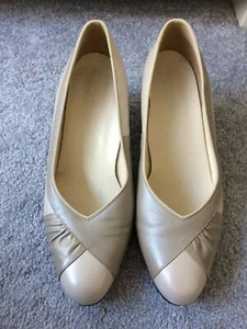 Zapato Equity beige con tacón talla 5,1/2 - Imagen 1 de 4
