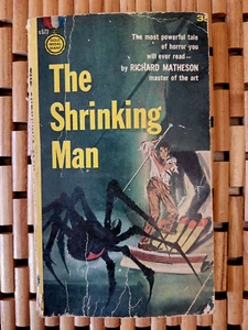 1956 1st Richard Matheson THE SHRINKING MAN Gold Medal pb Rare - Picture 1 of 5