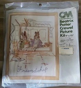 De colección Columbia Minerva Beatrix Potter Crewel Amistad Crewel Kit 9"" x 12"" - Imagen 1 de 3