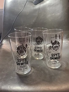 Vintage Spy's Demise Safe House Milwaukee, WI Werbung Glas 4er Set - Bild 1 von 9