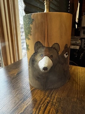 Lámpara de troncos rústica con árboles de osos quemados de madera de Moreau Woods Colorado Foto 1 de 4