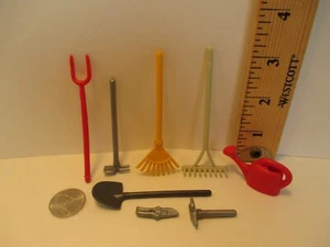 Playmobil Accesorios JUEGO DE 8 HERRAMIENTAS DE JARDÍN SURTIDAS = RASTRILLOS + AZADAS + PALA +++ - Imagen 1 de 4