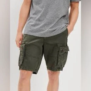 American Eagle Herren klassische Länge roher Saum Cargo Shorts Gr. 33 grün Taschen - Bild 1 von 8