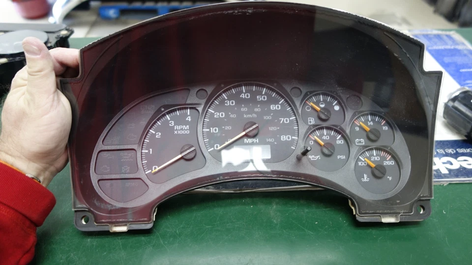 Cuadro de instrumentos GMC 93442614 Foto 1 de 3