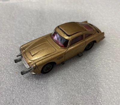 CORGI TOYS ASTON MARTIN DB5 JAMES BOND 007 ANNI 60 - Immagine 1 di 4