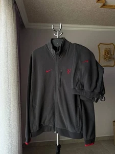 RF ROGER FEDERER TENIS GRIS ROJO TRAJE CHAQUETA PANTALONES NIKE US ABIERTO RARO PARA HOMBRES L-XL - Imagen 1 de 22