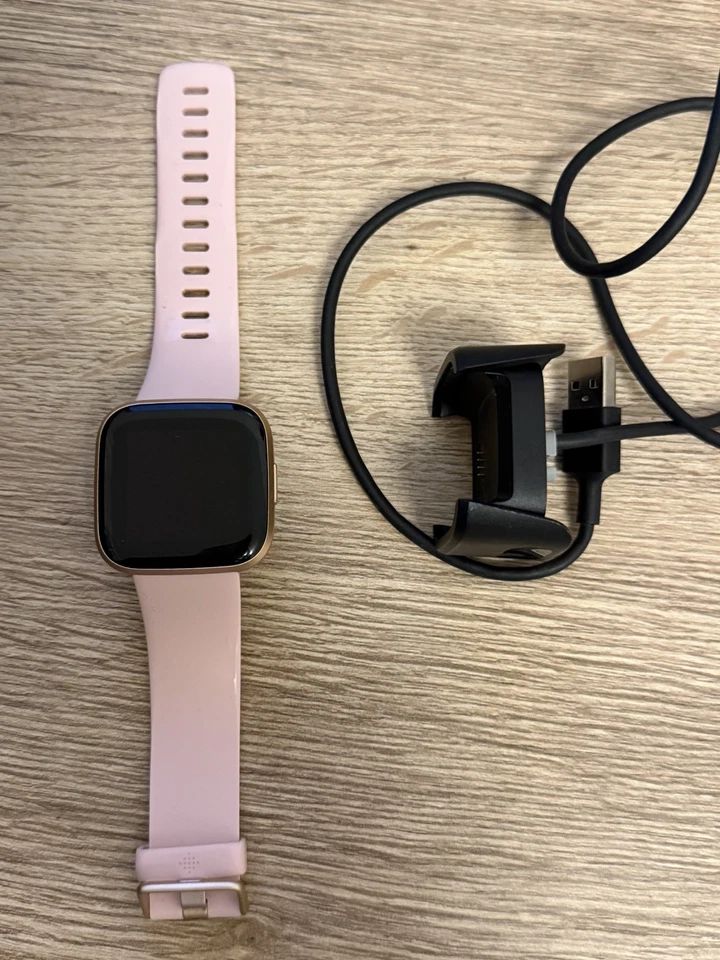 Fitbit Versa 2 Kupferrosé/Crème + Ladekabel - Bild 1 von 1
