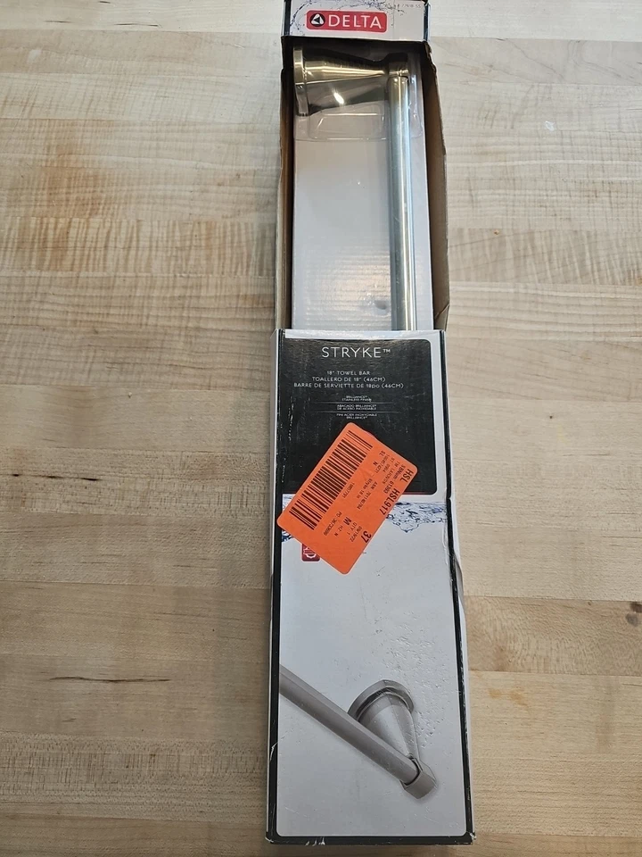 Barra de toallero de montaje en pared de acero inoxidable Delta 77618SS Stryke de 18 pulgadas Foto 1 de 1
