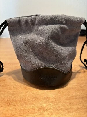 Estuche de lente blanda Canon LP-1214 para 20 mm f/2,8 USM, 24 mm f/1,4 L USM, 35 mm f/1,4 L Foto 1 de 4