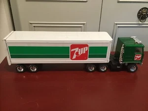 Vintage Ertl 7 UP Tractor And Trailer Semi 19” 1/32 1980’s Great Condition. - Picture 1 of 12