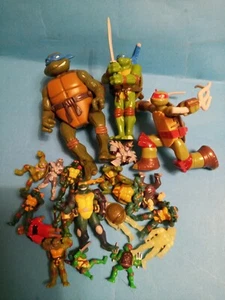 LOTTO TARTARUGHE NINJA E PERSONAGGI NINJA TURTLES - Foto 1 di 9