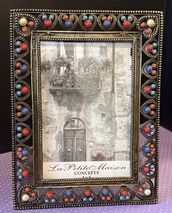 Marco de fotos de corazones adornados de latón antiguo La Petite Maison Concepts - Imagen 1 de 4