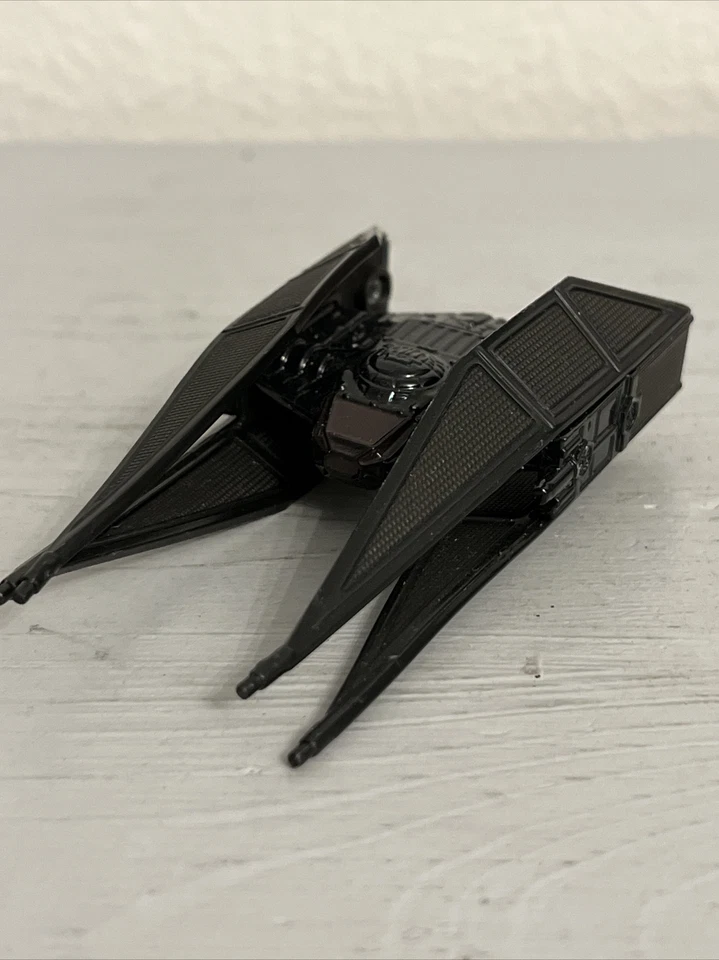 Kylo Ren Tie Sillencer Fighter Star Wars Die-Cast y plástico nave espacial juguete Foto 1 de 4