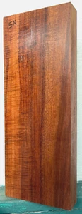Madera Koa Rizada N5 1 5/8" X 8 3/4" X 21 1/4" Color Rojo Profundo Sin Defectos Visibles - Imagen 1 de 4