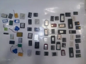 BATTERIE CELLULARI SAMSUNG, NOKIA, MOTOROLA, LG, SIEMENS, MOTOROLA ECC.ORIGINALI - Foto 1 di 1
