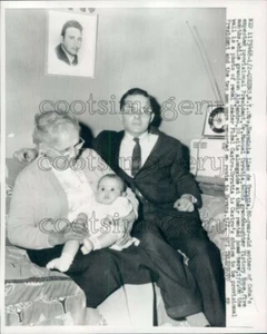 1959 Herminia Urrutia of Cuba w Grandchildren Alejandro & Victory Press Photo - Picture 1 of 2